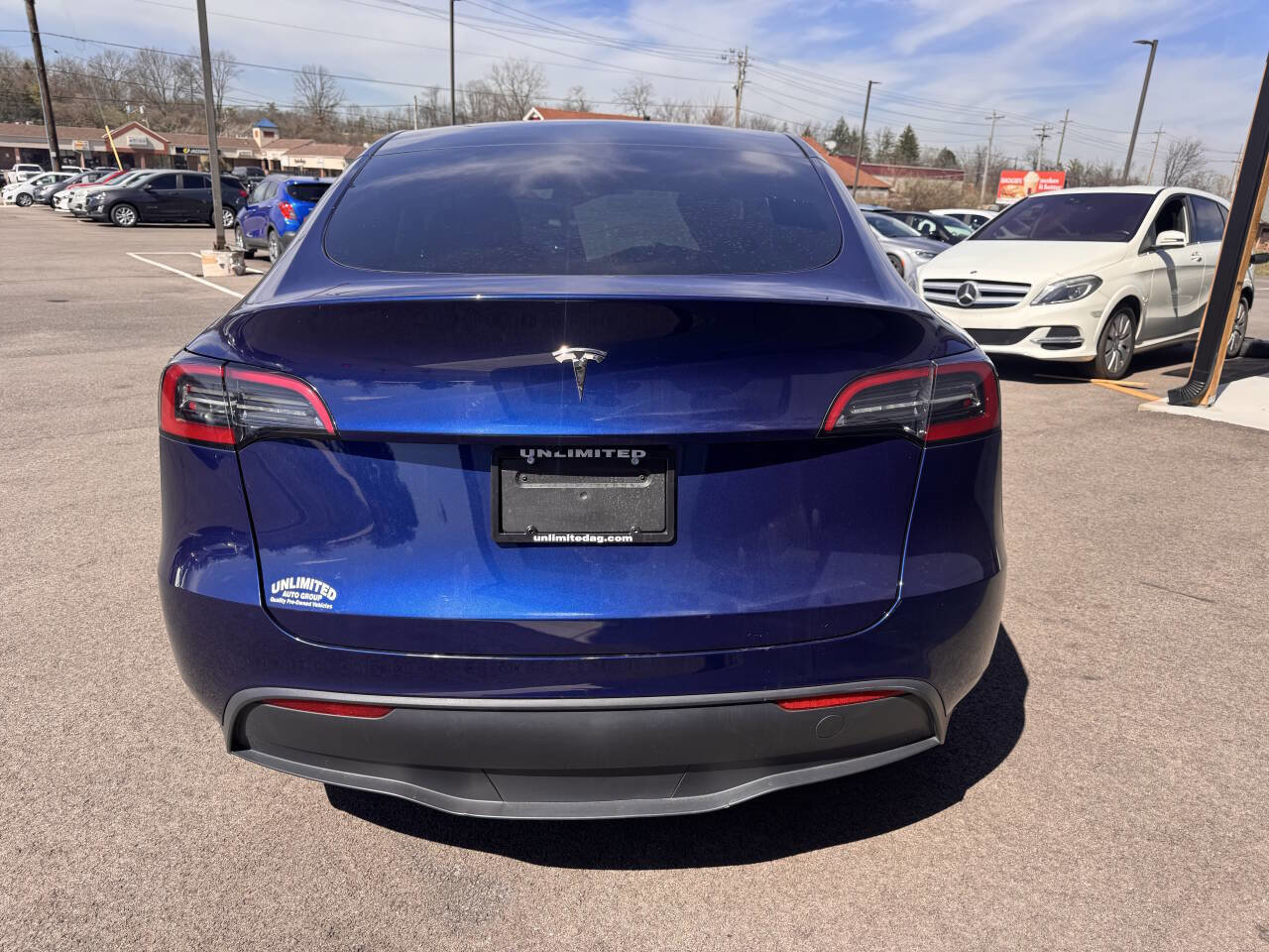 Used 2024 Tesla Model Y Long Range 4dr Crossover image 8