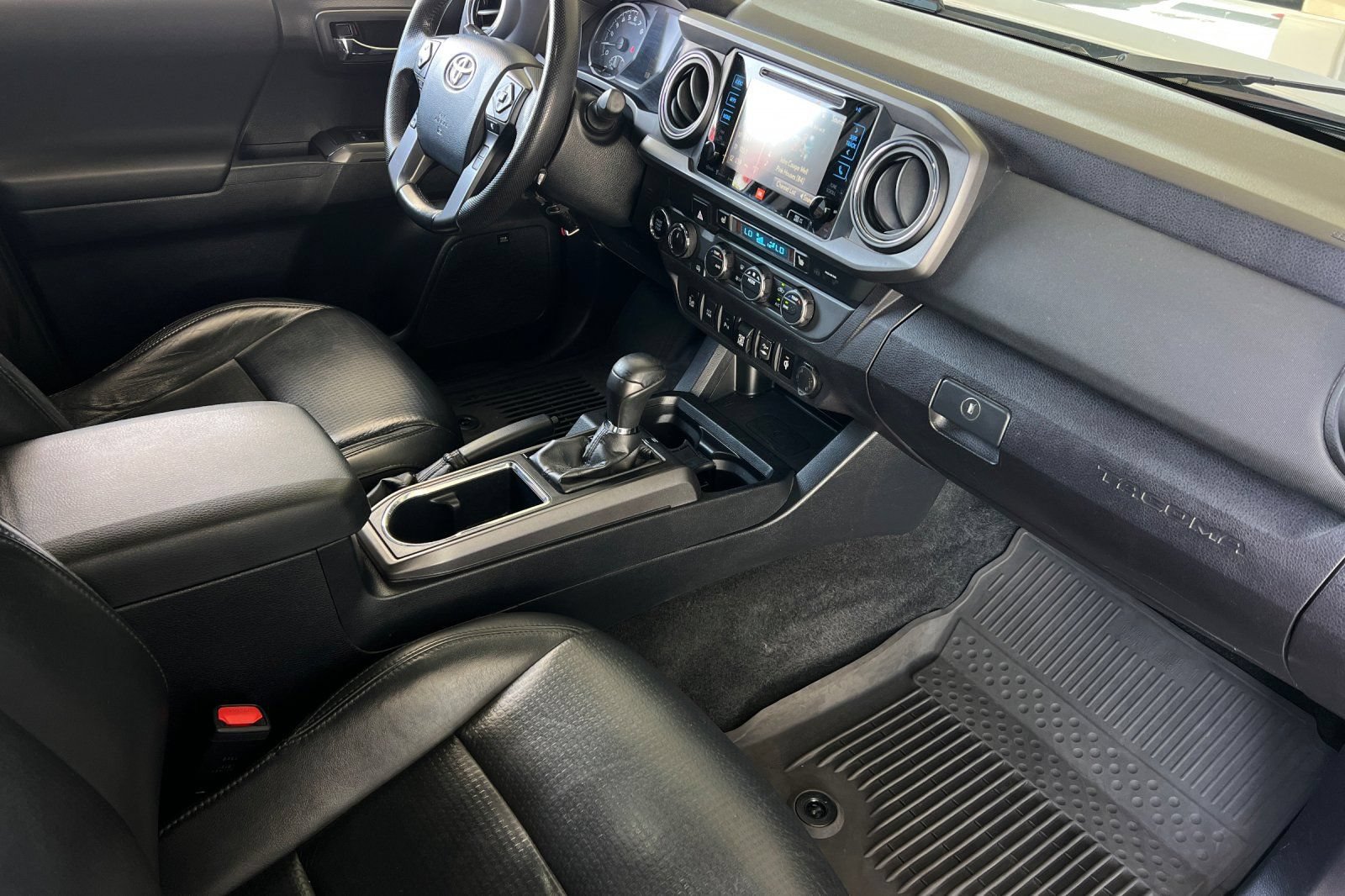 Used 2019 Toyota Tacoma TRD Off-Road w/ TRD Premium Off Road Package AWD/4WD image 19