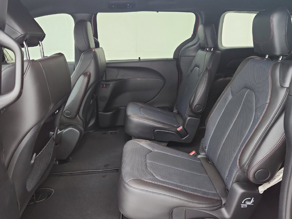 New 2027 Chrysler Pacifica Select AWD/4WD image 30