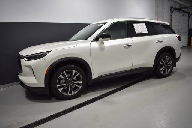 Used 2025 INFINITI QX60 Luxe w/ Vision Package image 2