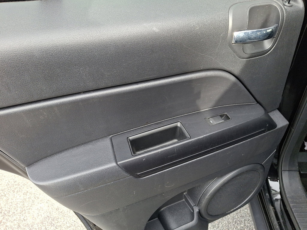 Used 2016 Jeep Patriot High Altitude image 19