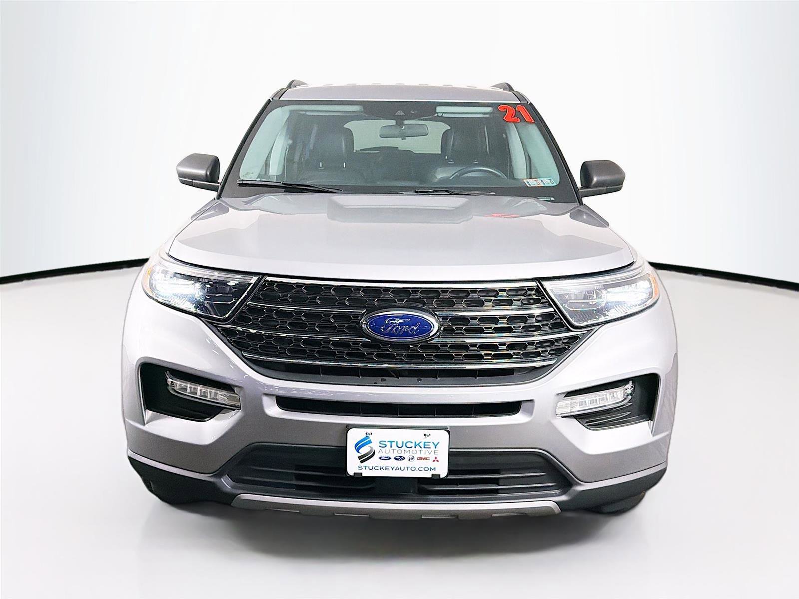 Used 2021 Ford Explorer XLT w/ Equipment Group 202A image 2