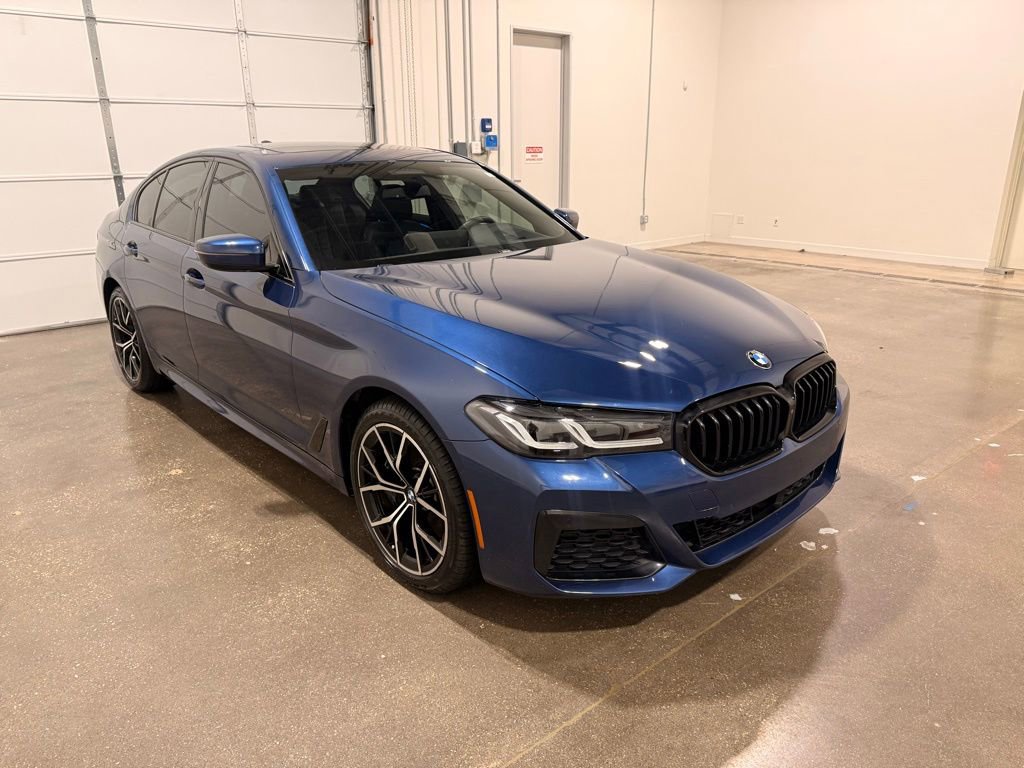 Used 2021 BMW 530e w/ M Sport Package RWD image 3