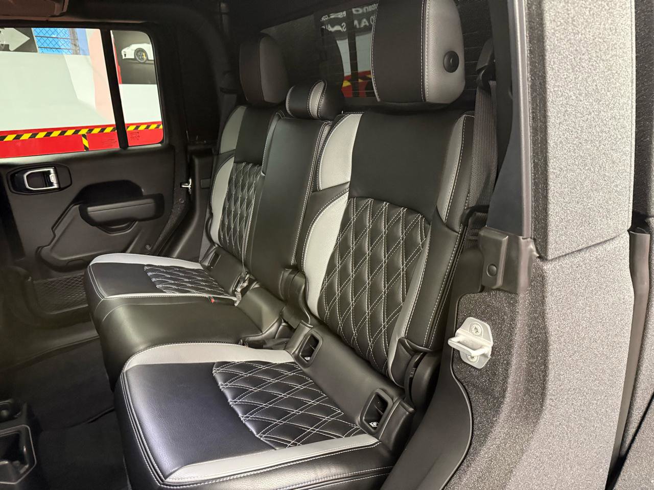 Used 2023 Jeep Gladiator Sport AWD/4WD image 37