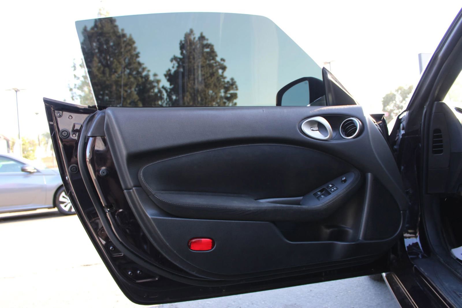 Used 2014 Nissan 370Z Coupe image 11