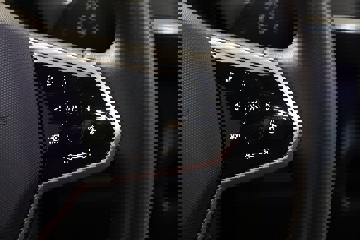 Used 2025 Volkswagen ID. Buzz Pro S image 40