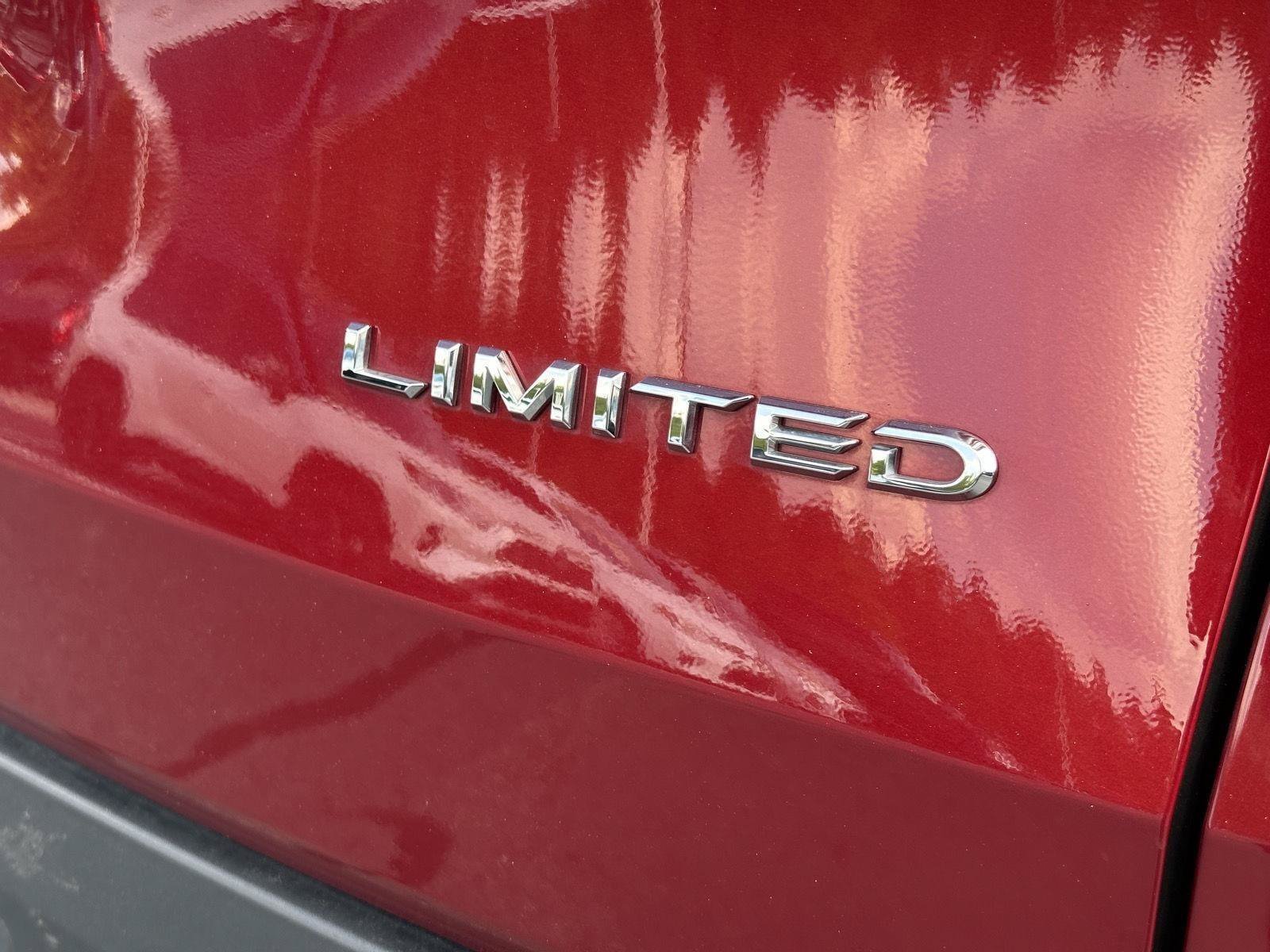 Used 2025 Toyota Grand Highlander AWD image 10