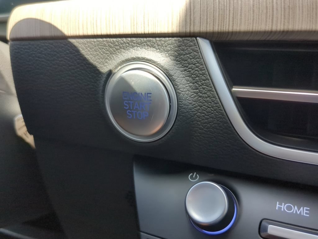 New 2025 Hyundai Sonata Limited FWD image 2