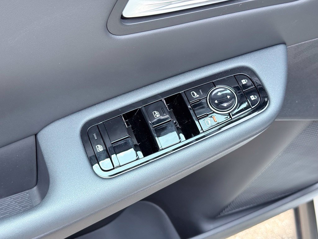New 2026 Nissan Leaf Platinum+ w/ Illuminated Package FWD image 15