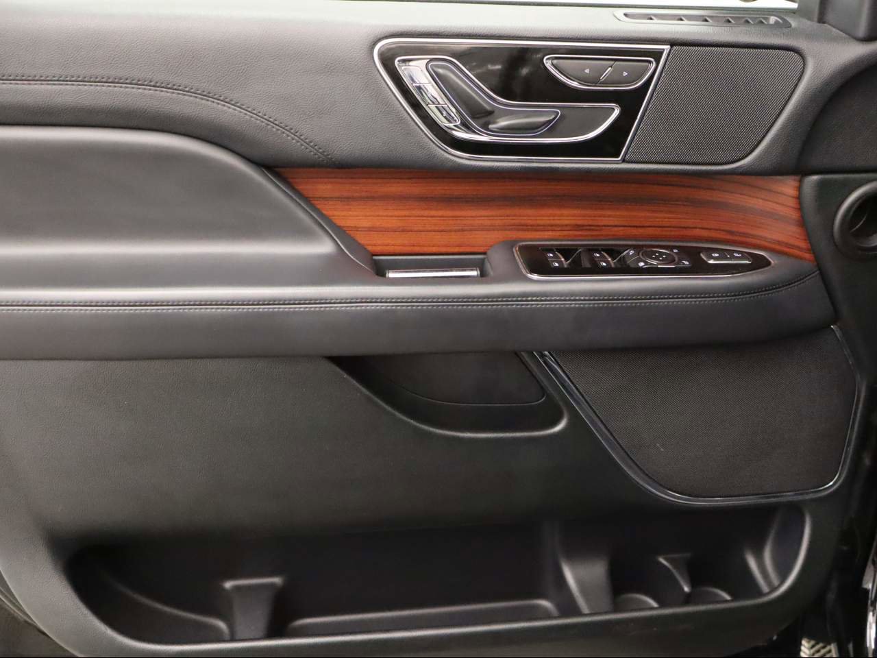 Used 2024 Lincoln Navigator Premiere image 21