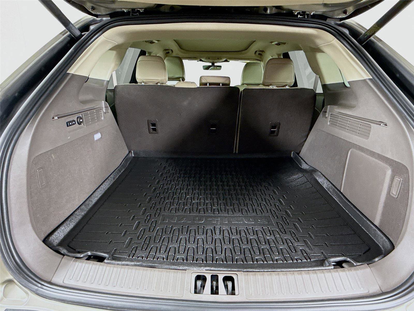 Used 2023 Lincoln Nautilus Reserve image 24