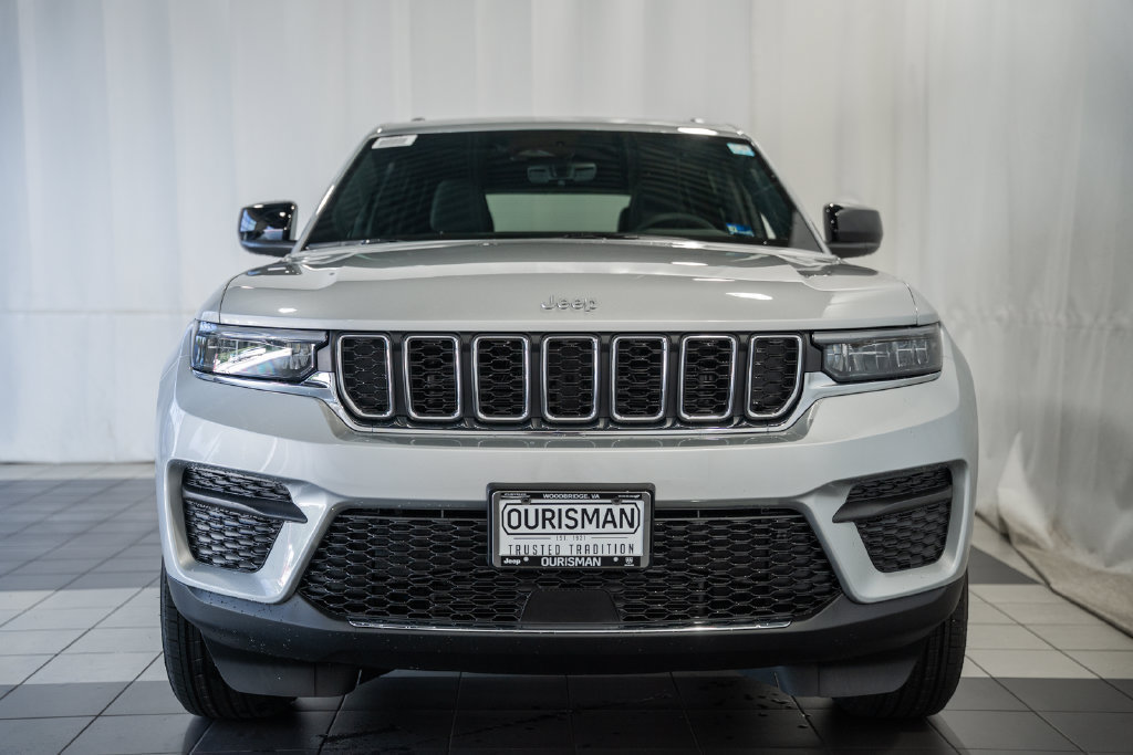 New 2026 Jeep Grand Cherokee Laredo w/ Trailer Tow Package AWD/4WD image 2