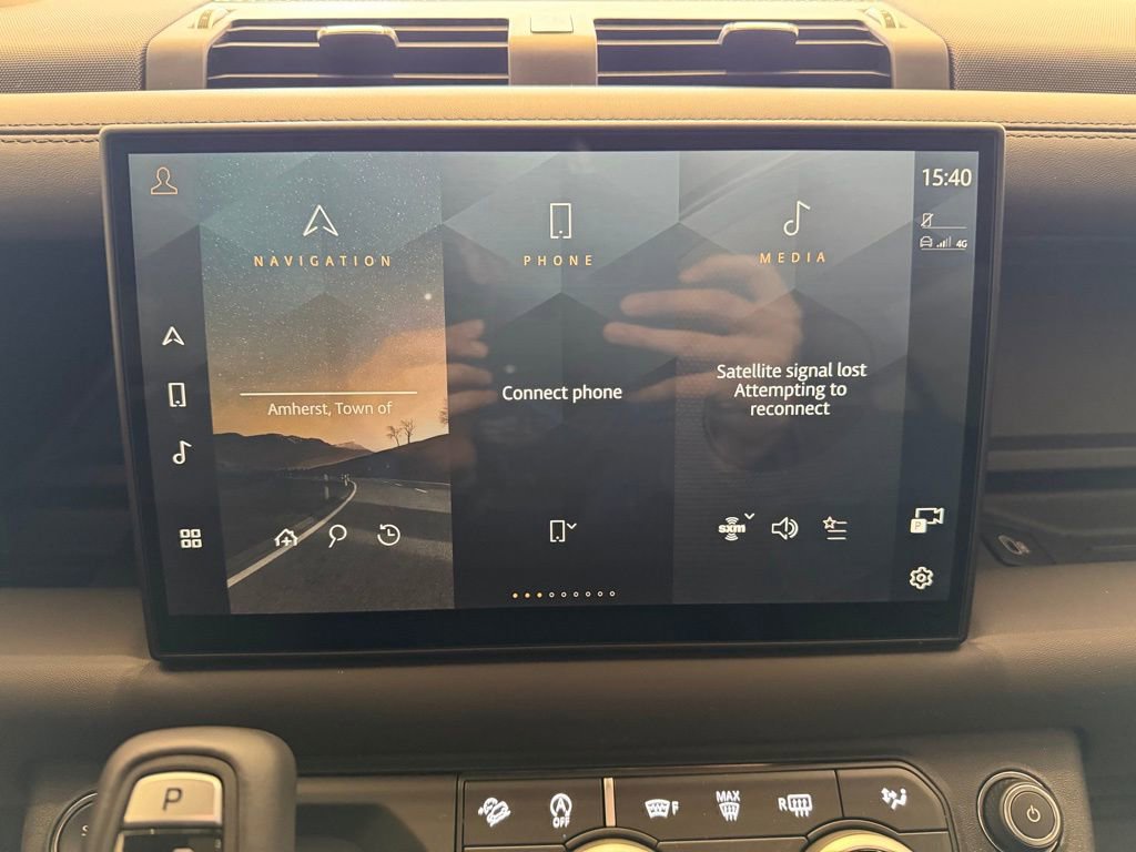 New 2025 Land Rover Defender 130 X-Dynamic SE image 23