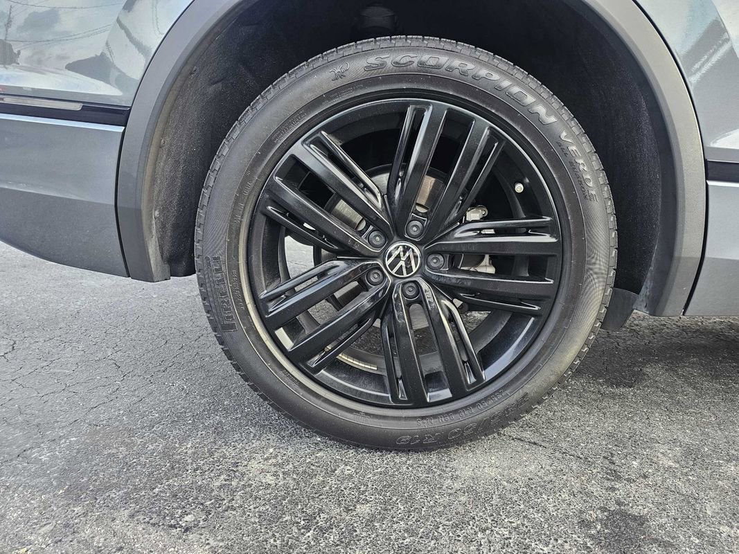 Used 2022 Volkswagen Tiguan SE R-Line image 24