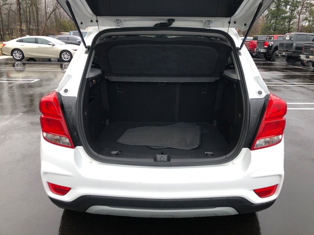 Used 2022 Chevrolet Trax LT w/ LT Convenience Package image 16