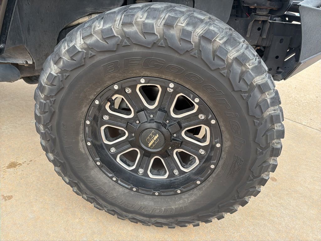 Used 2016 Jeep Wrangler Unlimited Sahara w/ Max Tow Package image 11