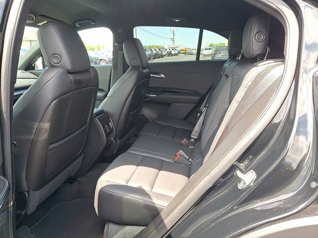 Certified 2024 Cadillac XT4 Luxury w/ Cold Weather Package AWD/4WD image 9