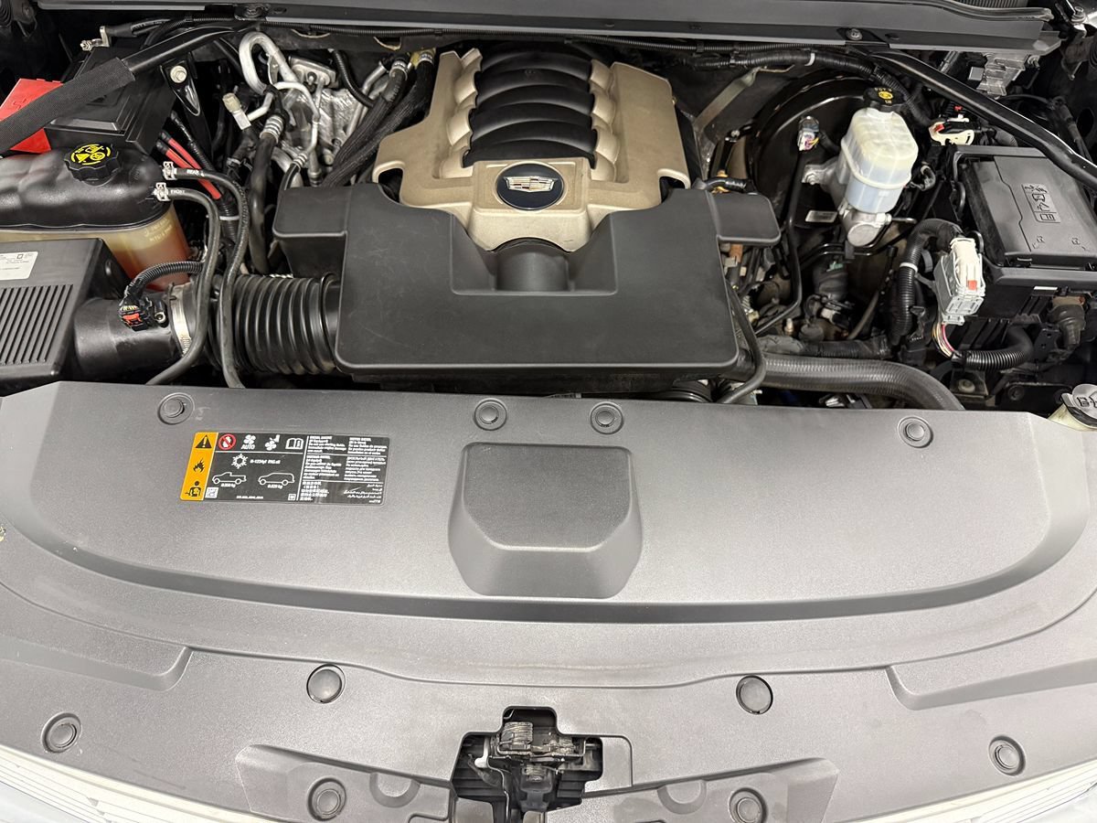 Used 2020 Cadillac Escalade ESV 4WD w/ LPO, Radiant Package image 32