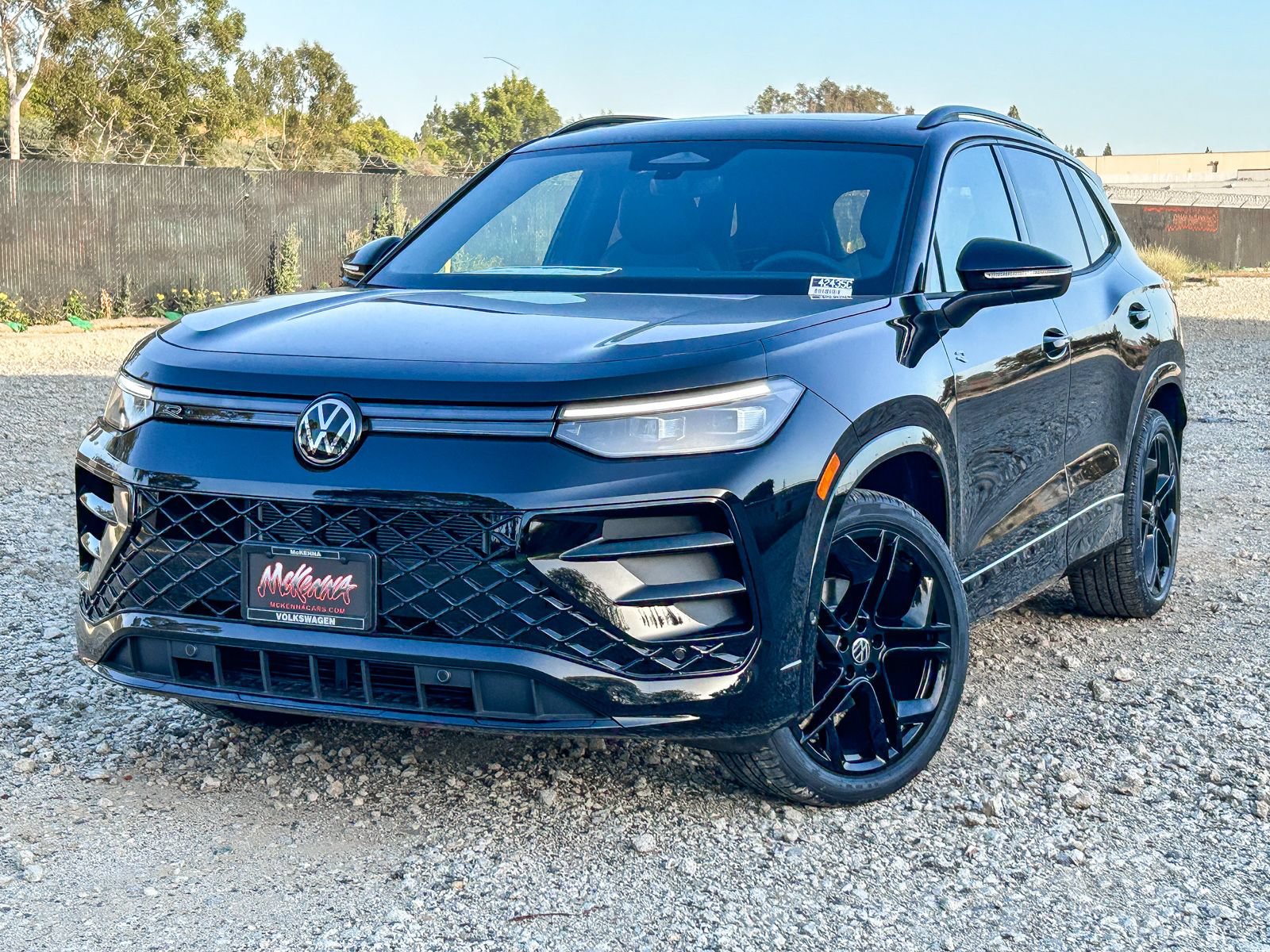 New 2026 Volkswagen Tiguan SE R-Line FWD image 1