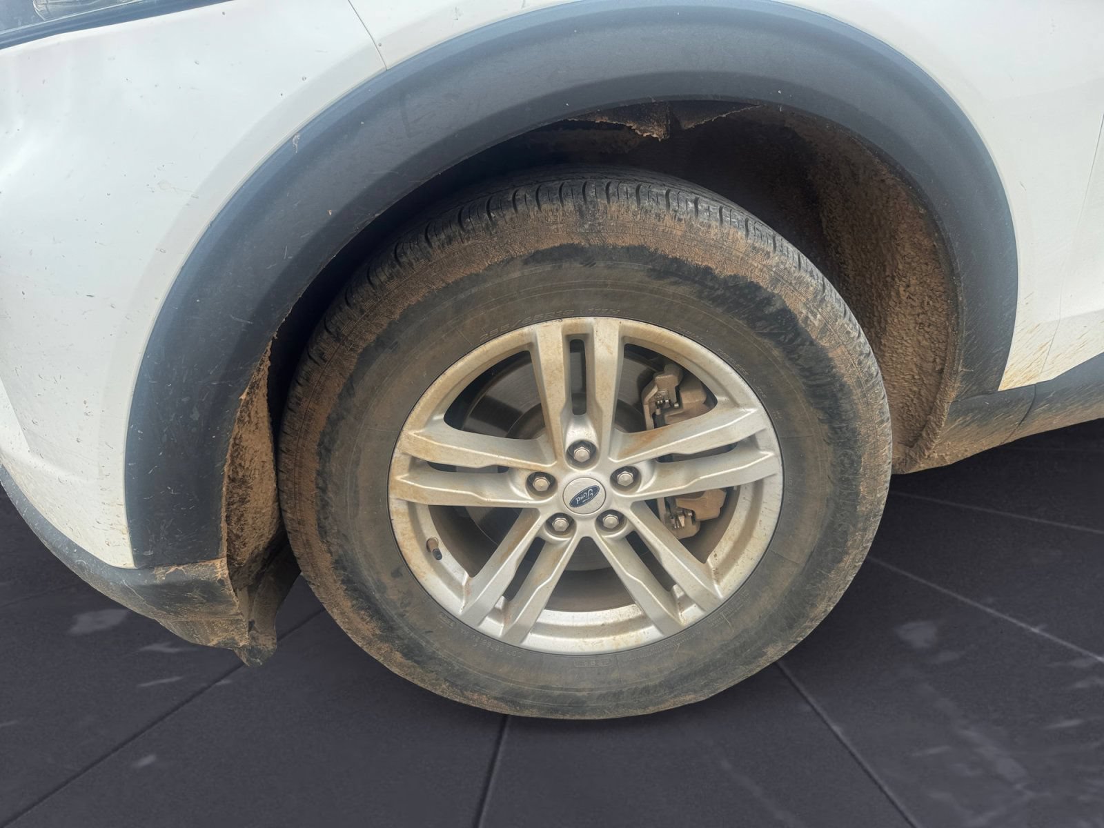 Used 2023 Ford Explorer XLT w/ Equipment Group 202A AWD/4WD image 9
