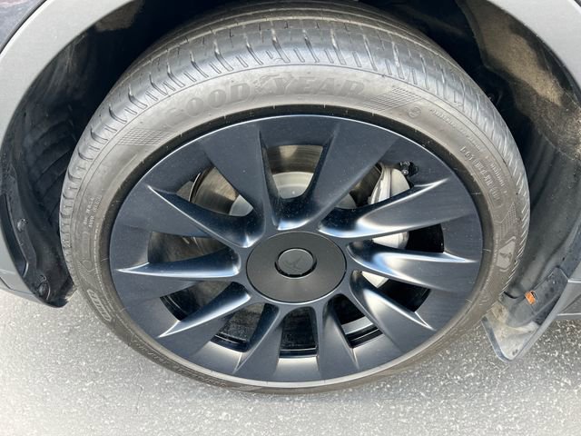 Used 2024 Tesla Model Y Long Range AWD/4WD image 26
