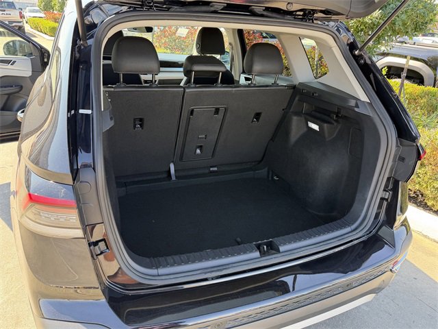 Used 2025 Volkswagen Taos SE image 23