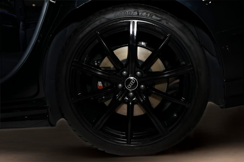 Used 2022 Audi S8 w/ S8 Executive Package image 43