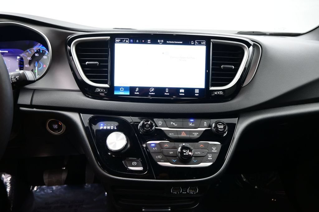 Used 2025 Chrysler Pacifica Select FWD image 24