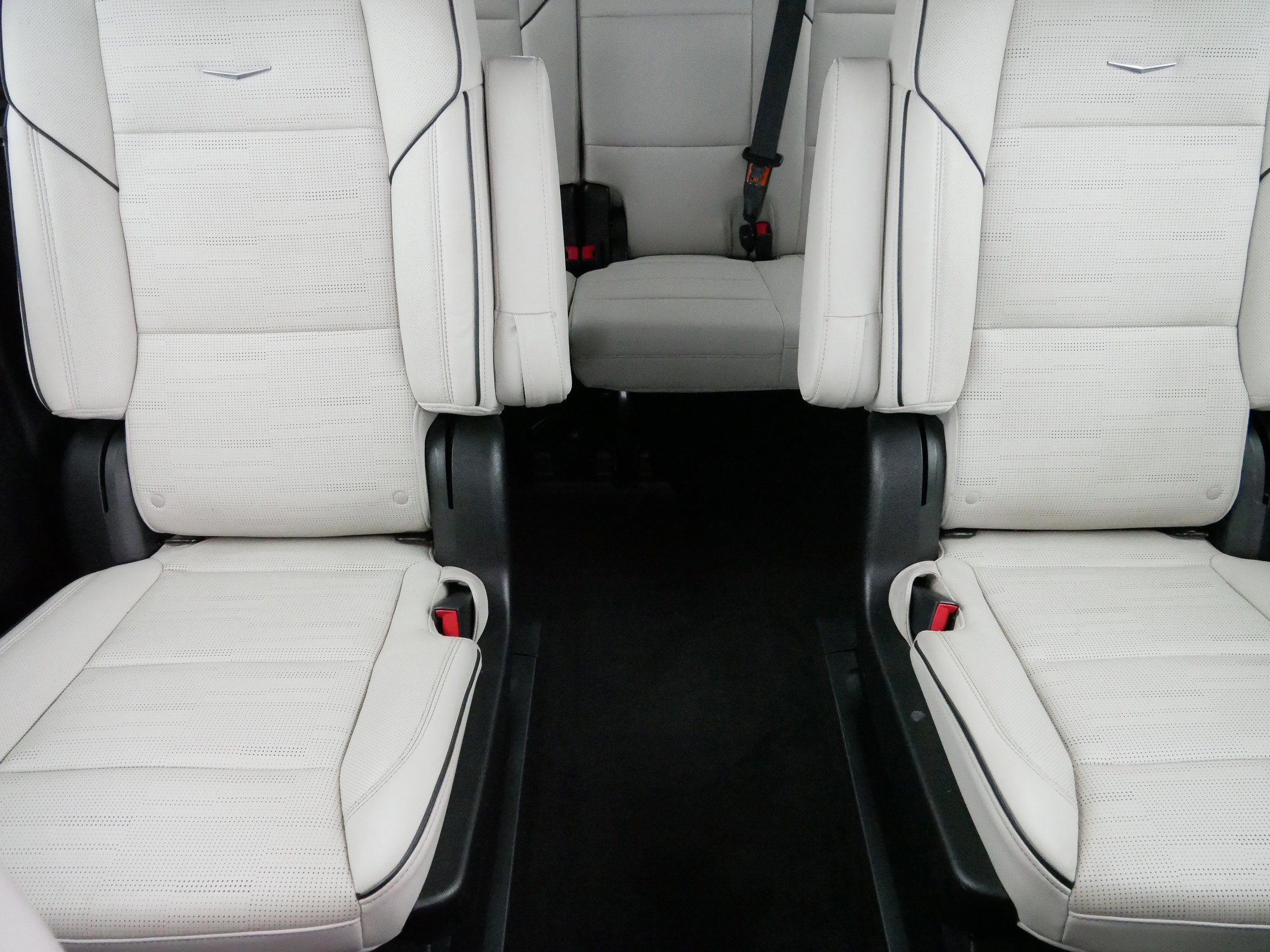 Used 2022 Cadillac Escalade ESV Sport w/ Touring Package image 13