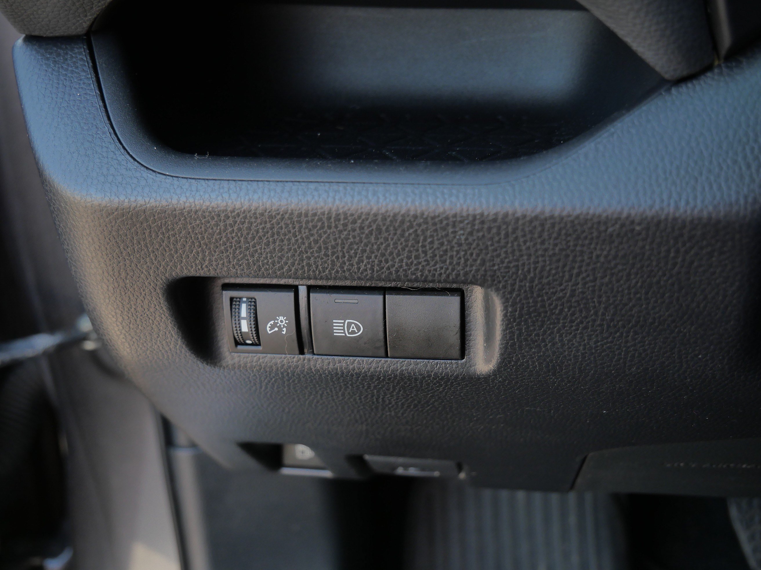 Certified 2022 Toyota RAV4 LE AWD/4WD image 27