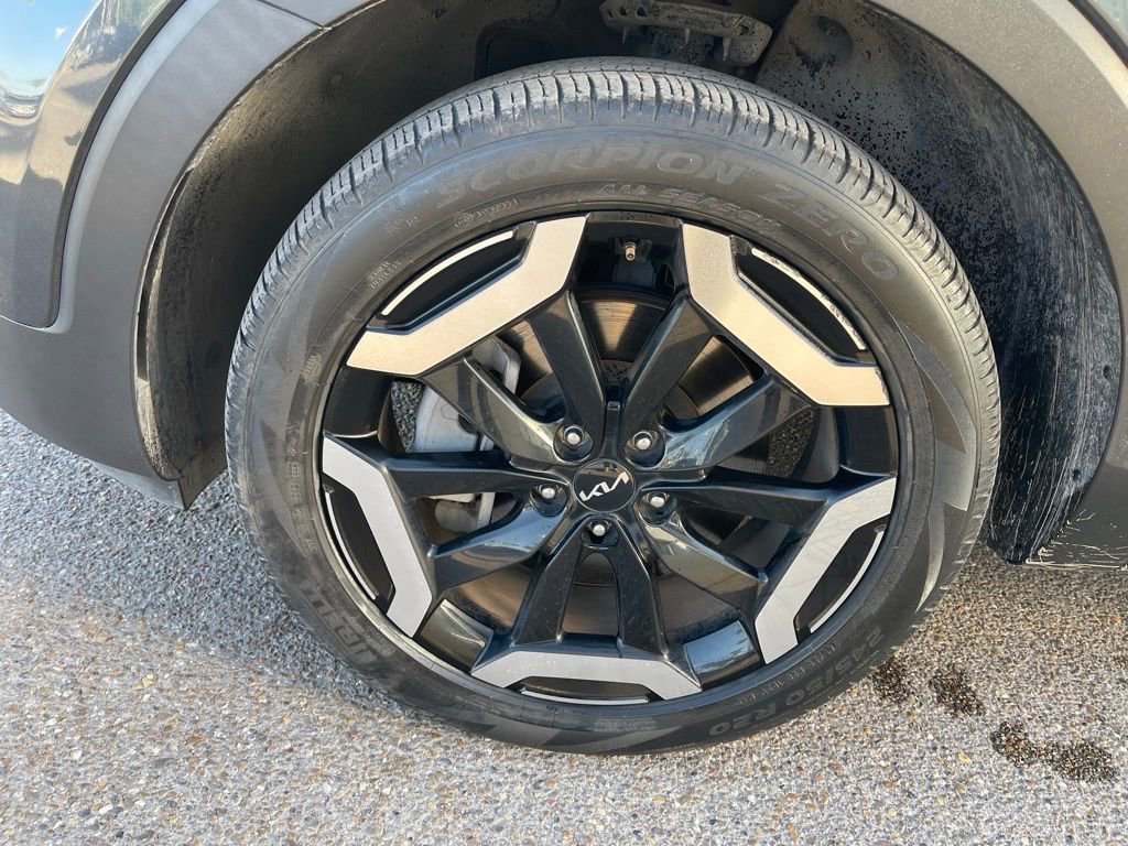 Used 2024 Kia Telluride EX w/ EX Captain's Chair Package image 25