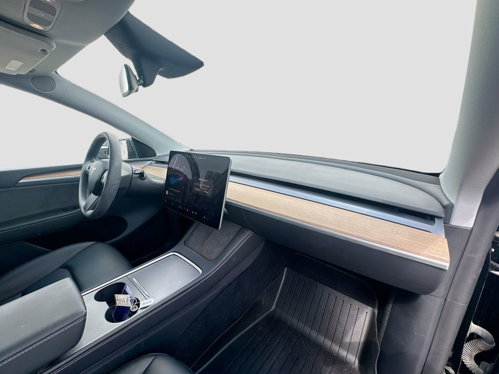 Used 2024 Tesla Model Y Long Range AWD/4WD image 28