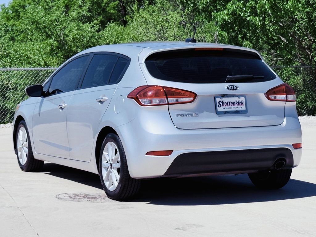 Used 2017 Kia Forte LX w/ LX Popular Plus Package image 4