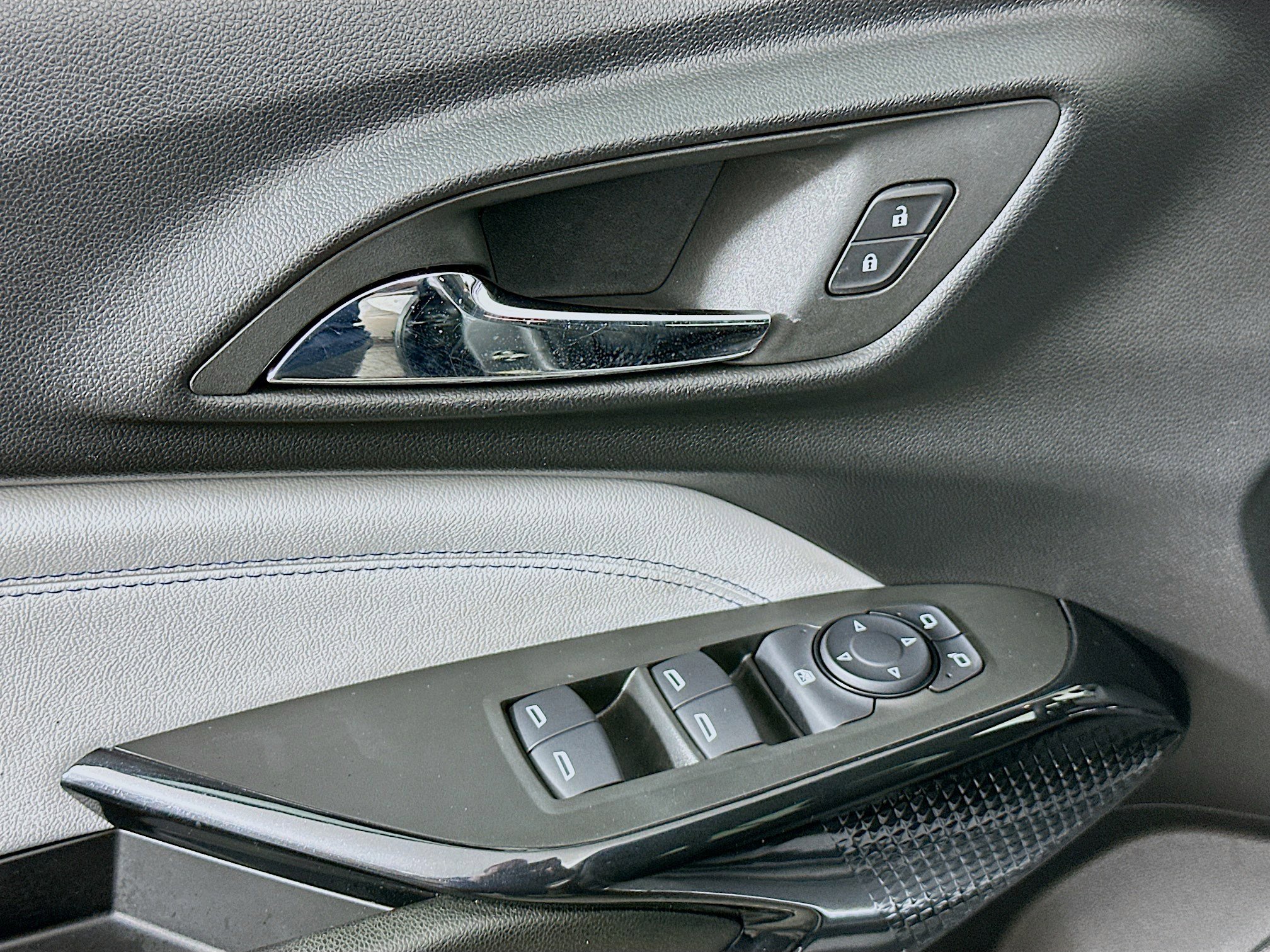 Used 2025 Chevrolet Trax LT image 15