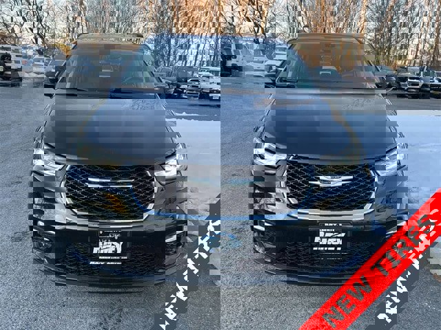 Certified 2022 Chrysler Pacifica Touring-L image 3