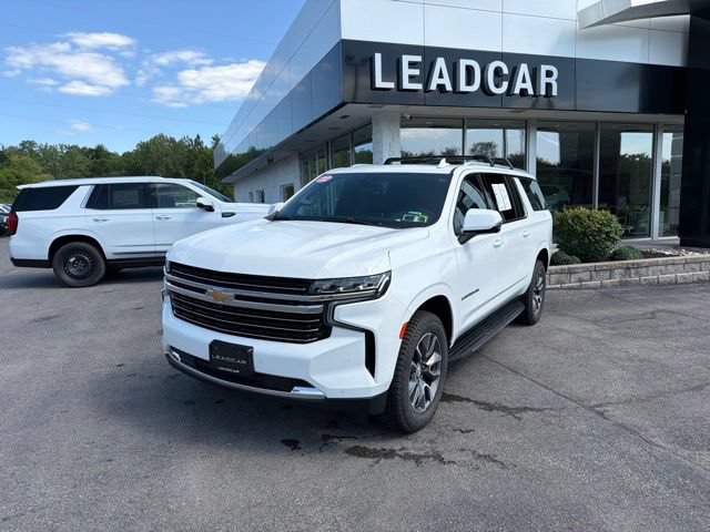 Used 2022 Chevrolet Suburban LT w/ LT Signature Plus Package AWD/4WD image 1