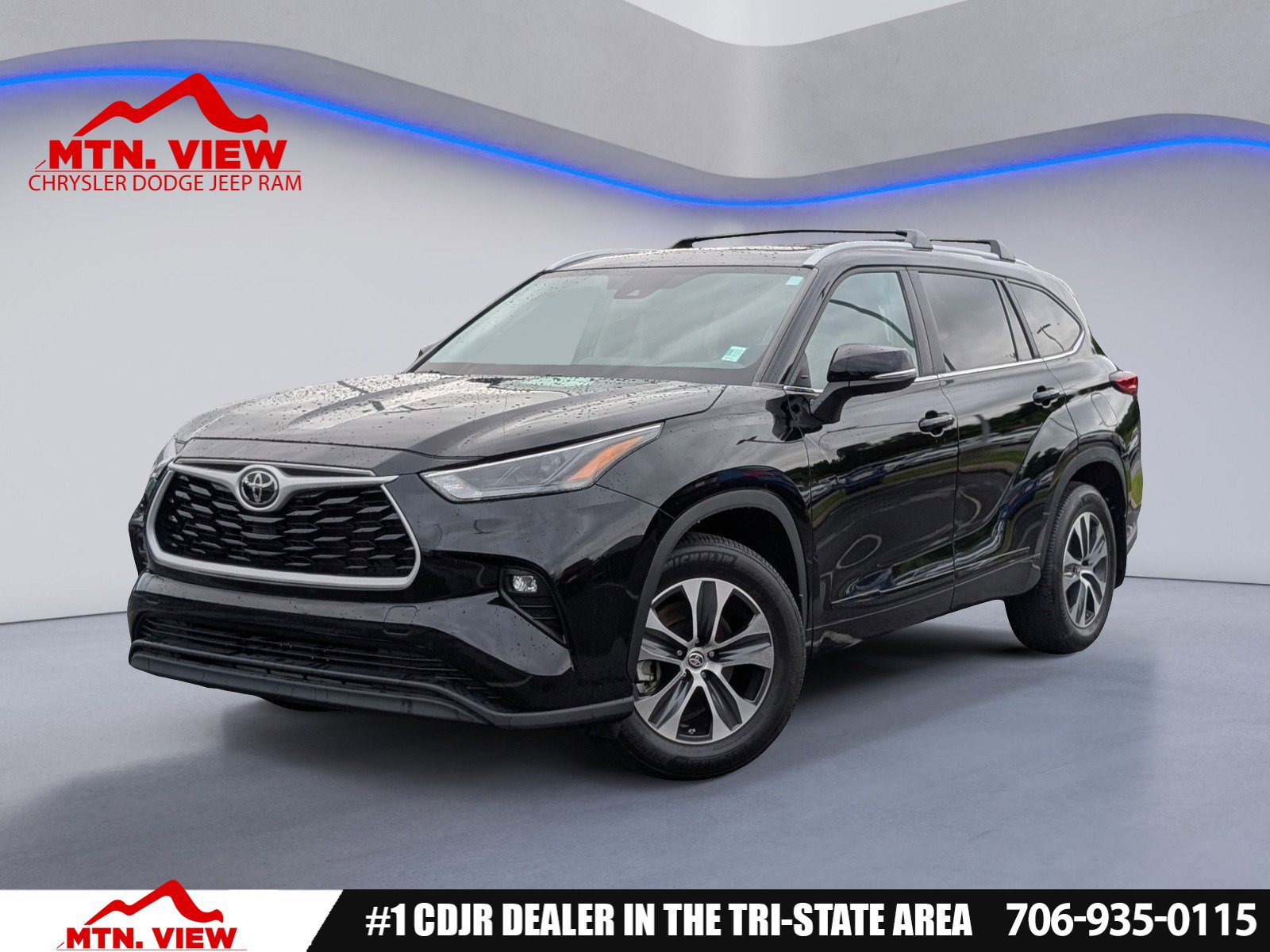 Used 2023 Toyota Highlander XLE FWD image 1