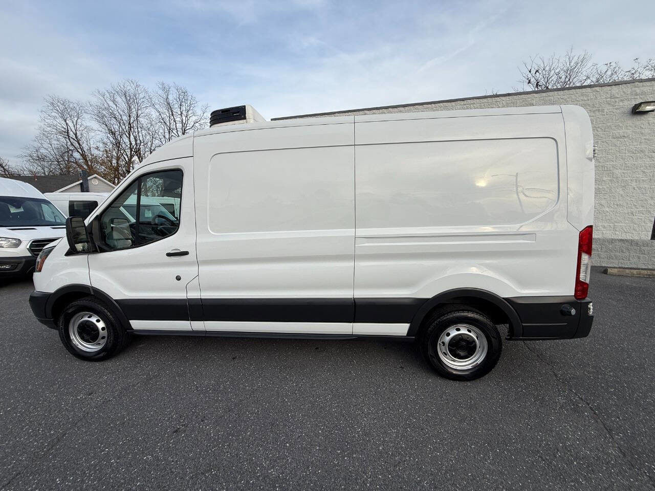Used 2017 Ford Transit 250 148 Medium Roof image 34