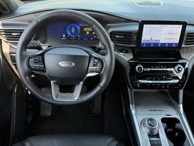 Used 2022 Ford Explorer Platinum w/ Equipment Group 601A RWD image 12
