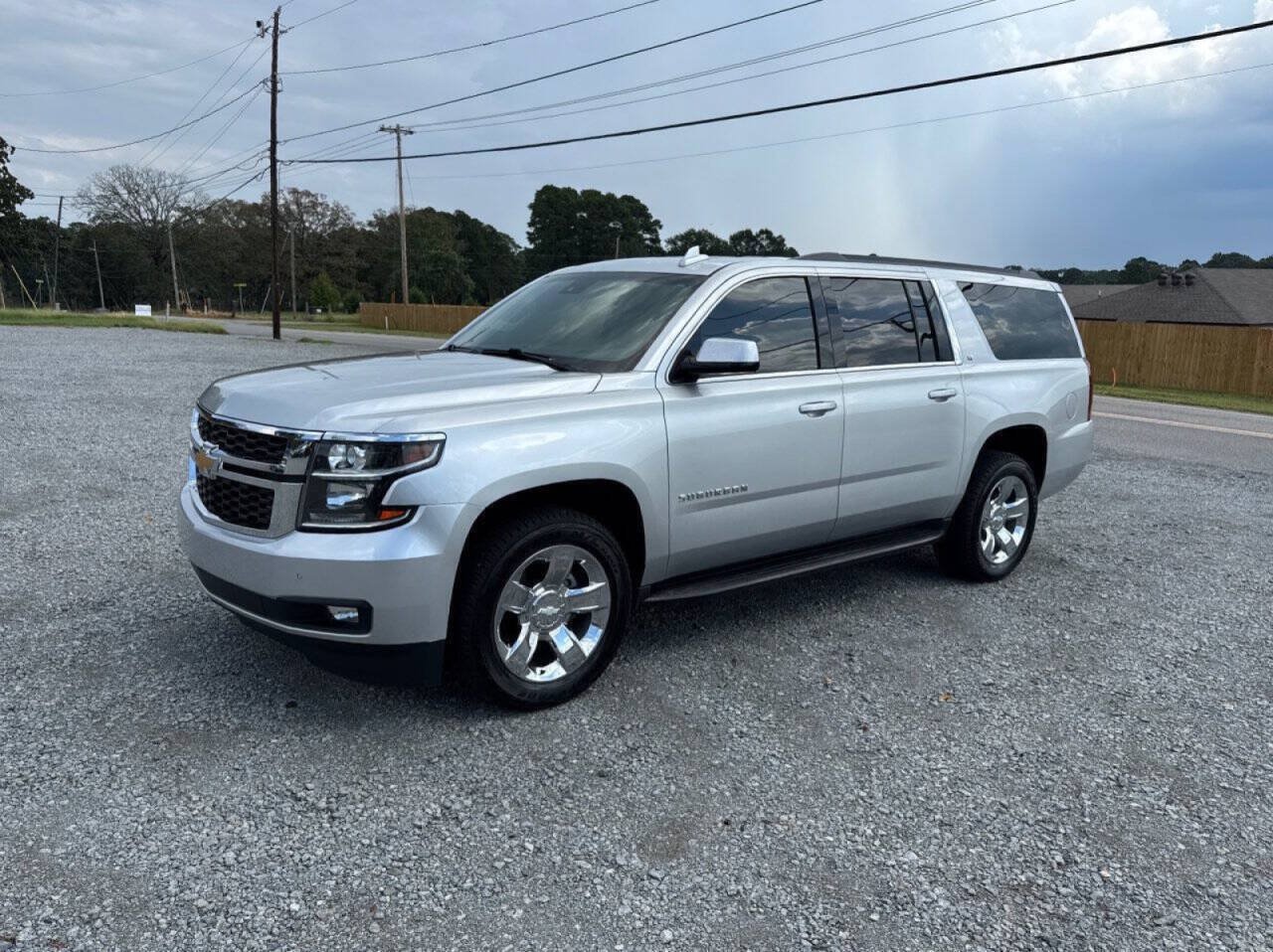 Used 2017 Chevrolet Suburban LT w/ Luxury Package RWD image 3
