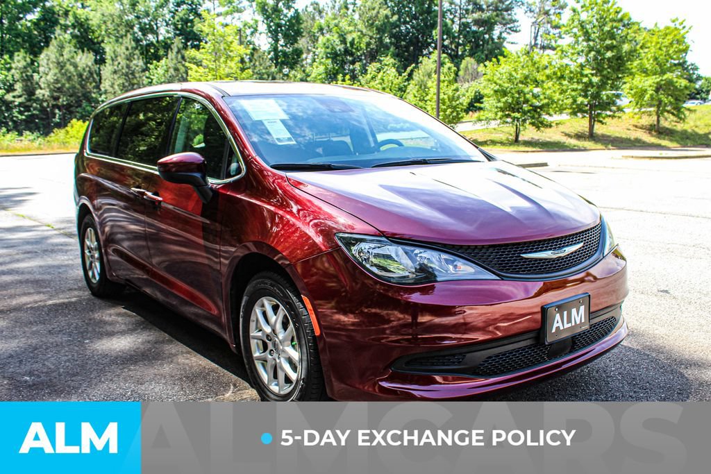 Used 2023 Chrysler Voyager LX FWD image 3