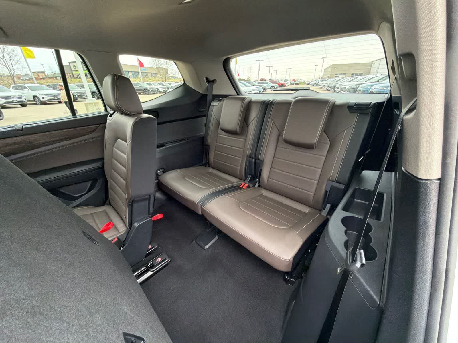 Used 2025 Volkswagen Atlas SEL AWD/4WD image 14