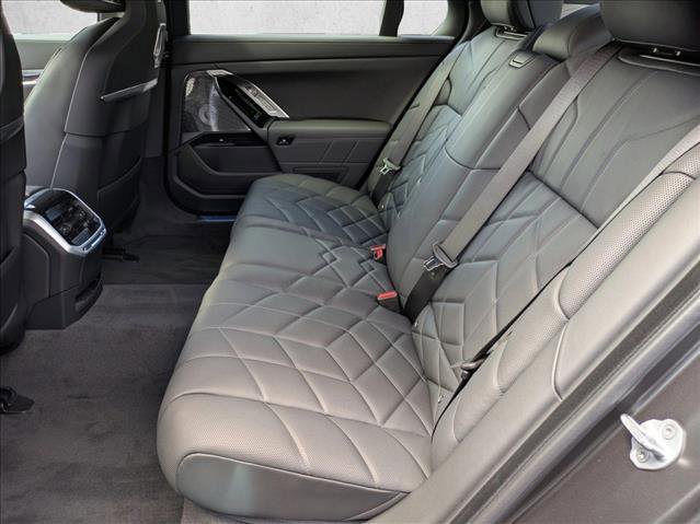 New 2025 BMW i7 xDrive60 w/ Executive Package image 15