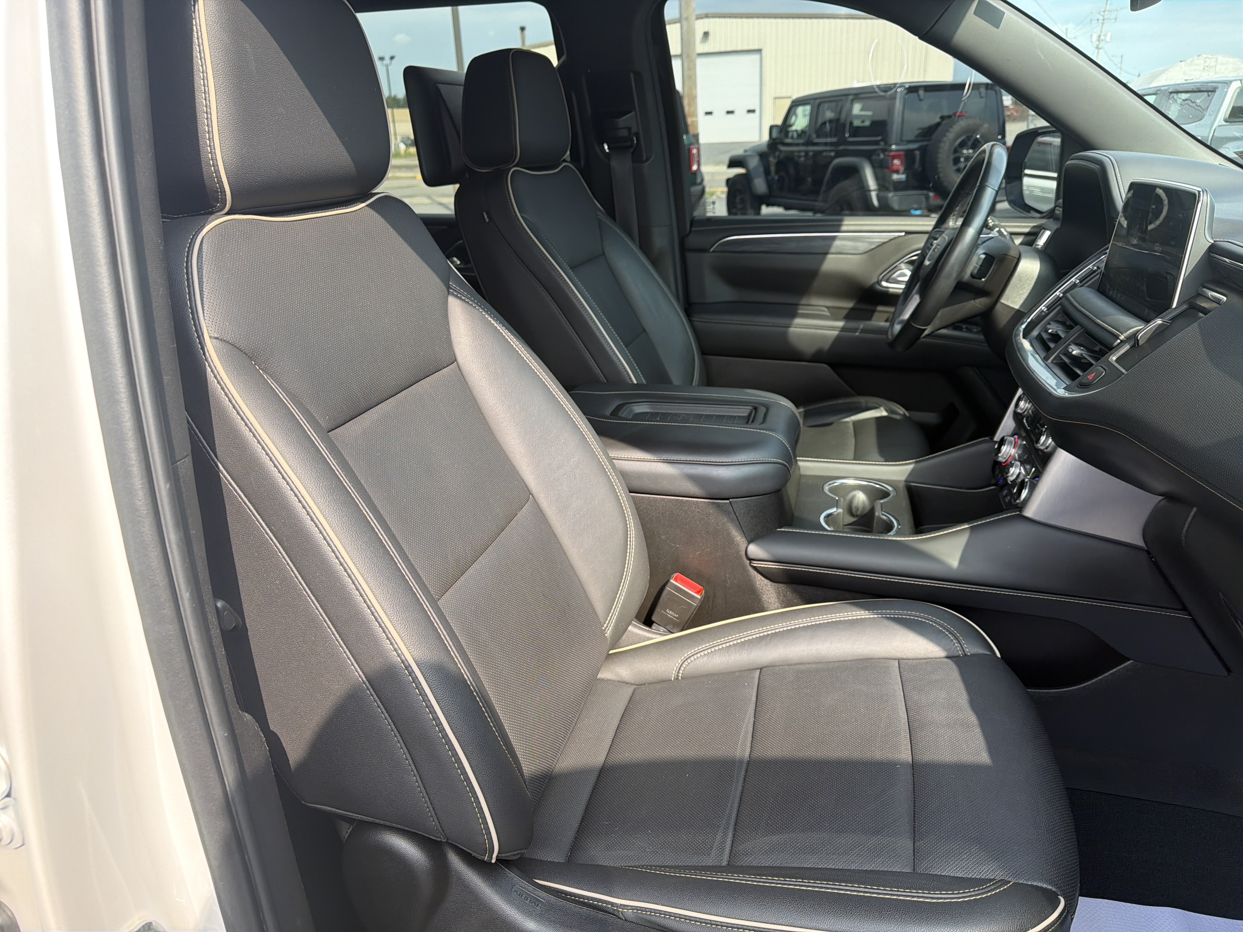 Used 2021 GMC Yukon SLT w/ SLT Premium Package AWD/4WD image 9