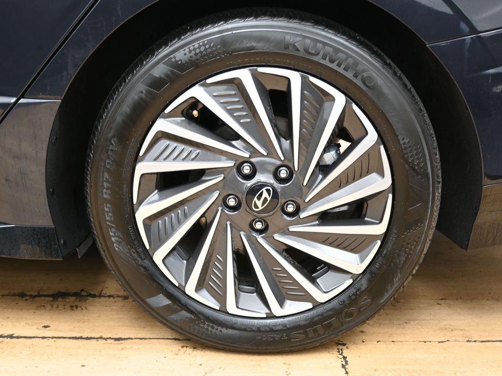 Used 2025 Hyundai Sonata Limited FWD image 13