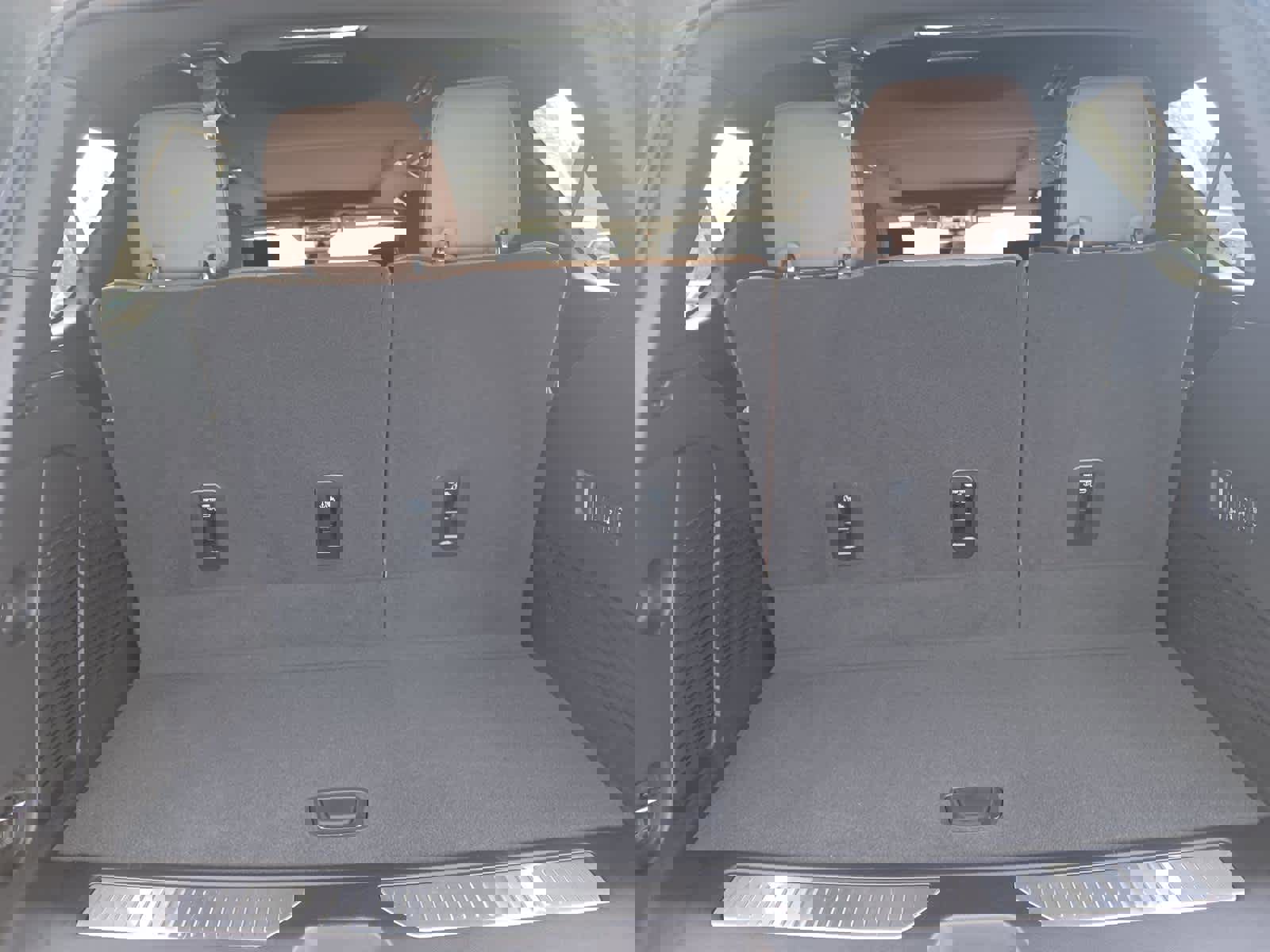 Used 2025 Chevrolet Tahoe High Country image 25