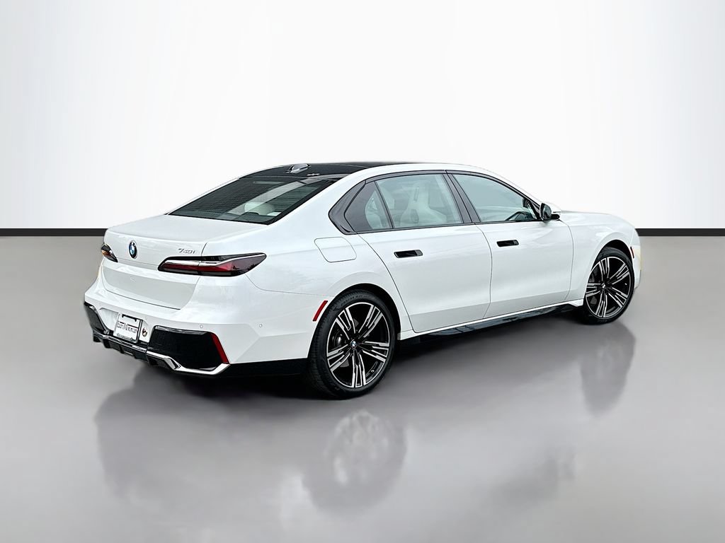 Used 2023 BMW 740i RWD image 9