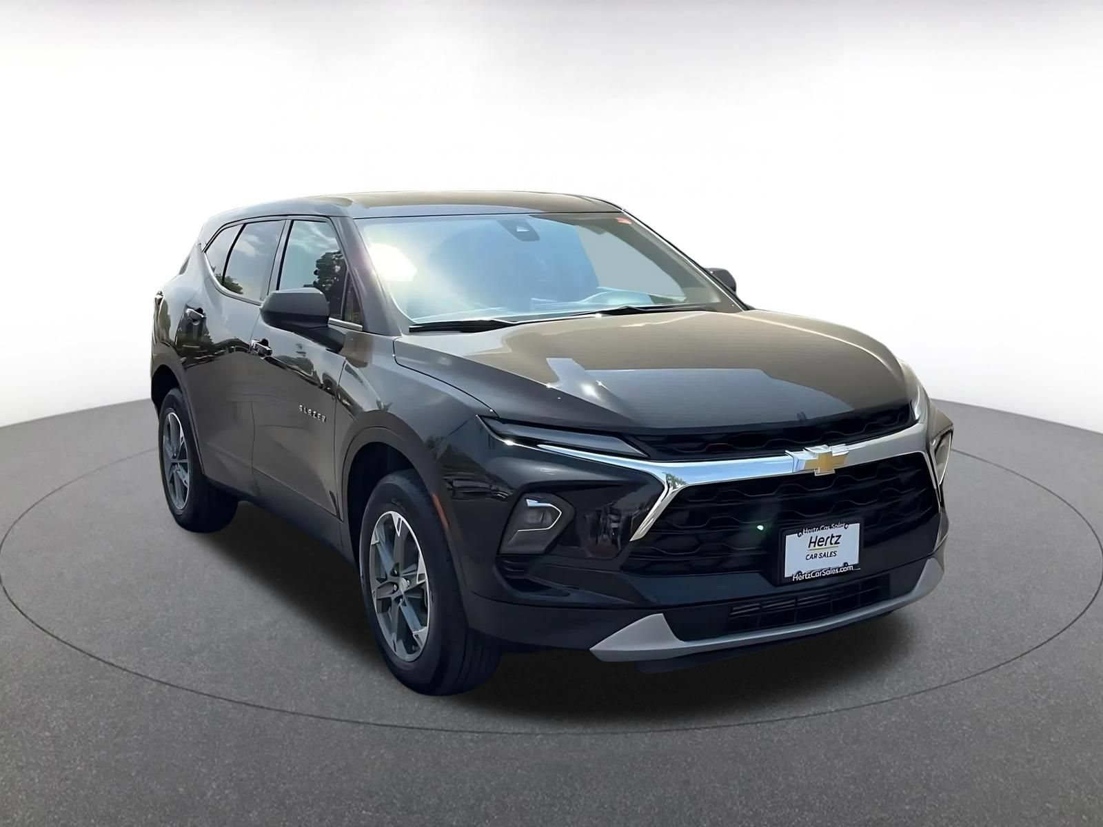 Used 2025 Chevrolet Blazer LT FWD image 3