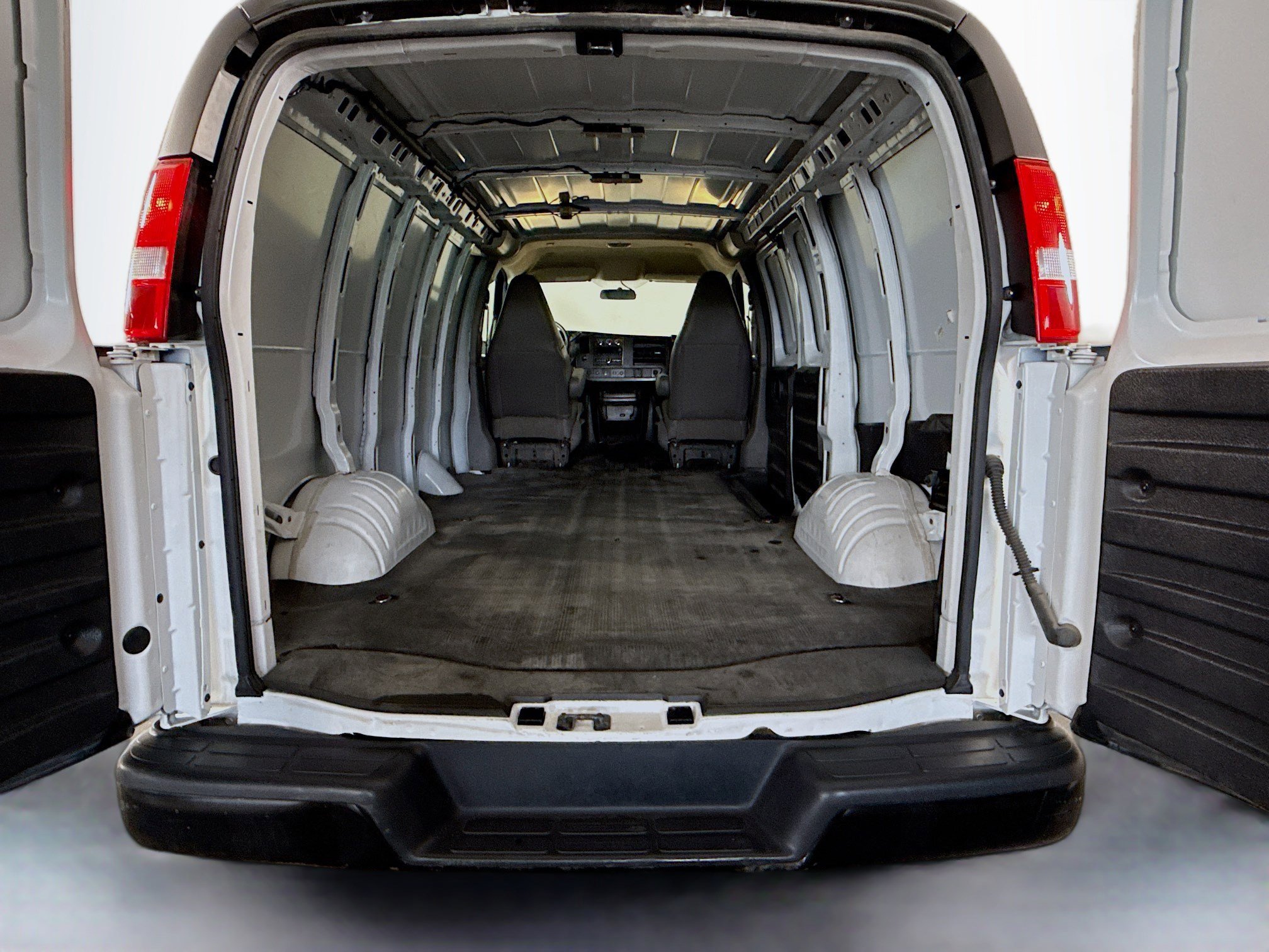 Used 2022 Chevrolet Express 2500 image 28