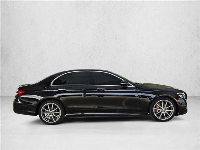 Used 2022 Mercedes-Benz E 350 4MATIC Sedan image 4